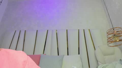 violeet_gray online show from 05/21/26, 11:39
