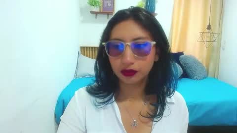 Snapshot of violet_2003 chatting on 05/07/26, 02:00 V I O L E T online show from 05/07/26, 02:00