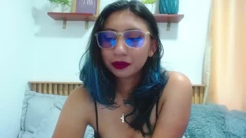 Snapshot of violet_2003 chatting on 05/21/26, 02:13 V I O L E T online show from 05/21/26, 02:13