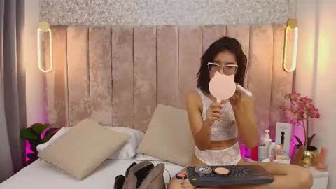 Snapshot of violet_606 chatting on 09/11/25, 01:00 Violeta online show from 09/11/25, 01:00