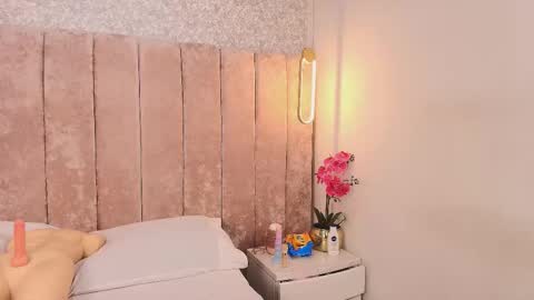 Snapshot of violet_606 chatting on 10/31/25, 12:50 Violeta online show from 10/31/25, 12:50