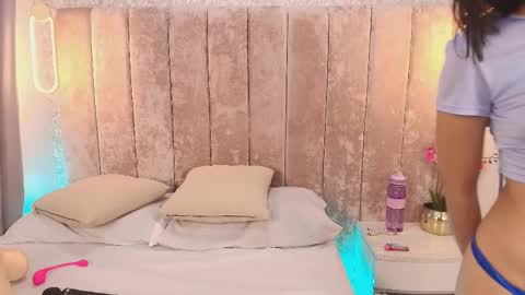 Snapshot of violet_606 chatting on 11/19/25, 01:55 Violeta online show from 11/19/25, 01:55