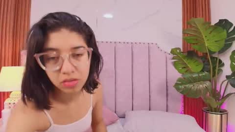 Snapshot of violet_606 chatting on 05/29/26, 01:09 Violeta online show from 05/29/26, 01:09