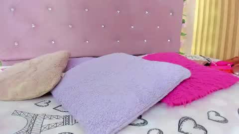 violet__taylor_ online show from 06/17/26, 02:36