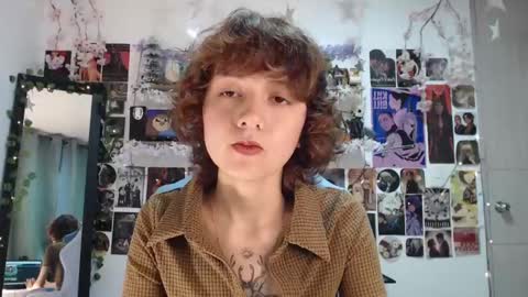 Snapshot of violet_bluee chatting on 02/15/25, 07:06 Violet online show from 02/15/25, 07:06