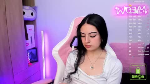 Snapshot of violet_catt chatting on 03/07/25, 08:22 Violeta  online show from 03/07/25, 08:22