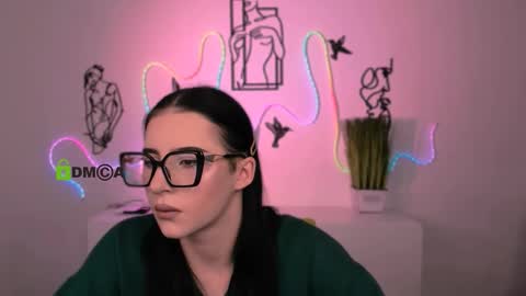 Snapshot of violet_moxi chatting on 12/16/25, 06:18 violet_moxi online show from 12/16/25, 06:18