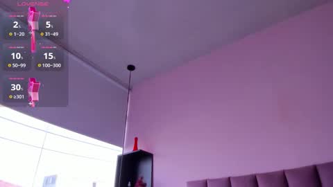 Snapshot of violet_myerrs chatting on 10/27/25, 12:53 violet online show from 10/27/25, 12:53