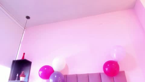 Snapshot of violet_myerrs chatting on 11/07/25, 12:49 violet online show from 11/07/25, 12:49