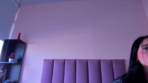 Snapshot of violet_myerrs chatting on 12/15/25, 12:53 violet online show from 12/15/25, 12:53