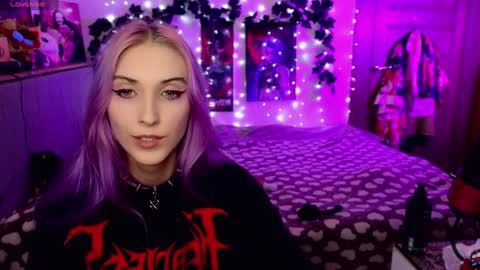 Snapshot of violet_noir_ chatting on 01/27/25, 03:28 Deya online show from 01/27/25, 03:28