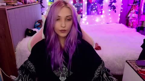 Snapshot of violet_noir_ chatting on 01/31/25, 08:11 Deya online show from 01/31/25, 08:11