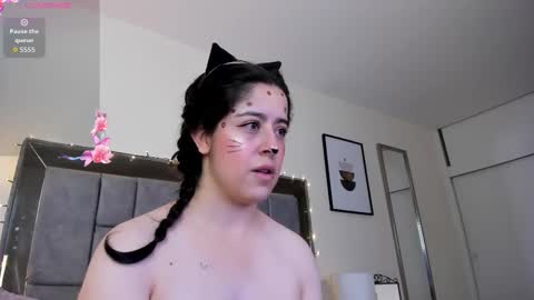 Snapshot of violet_nova1 chatting on 12/18/25, 01:39 Violet Nova online show from 12/18/25, 01:39