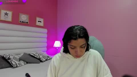 Snapshot of violet_sinclair chatting on 06/20/26, 11:02 violet_sinclair online show from 06/20/26, 11:02