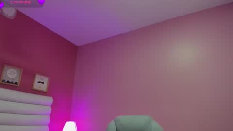 Snapshot of violet_sinclair chatting on 06/23/26, 11:19 violet_sinclair online show from 06/23/26, 11:19