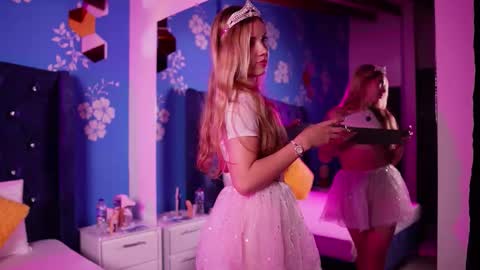 violet_smith01 online show from 10/26/25, 12:55