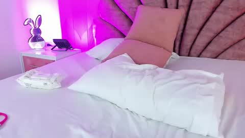Snapshot of violet_smith01 chatting on 07/06/26, 03:03 violet_smith01 online show from 07/06/26, 03:03