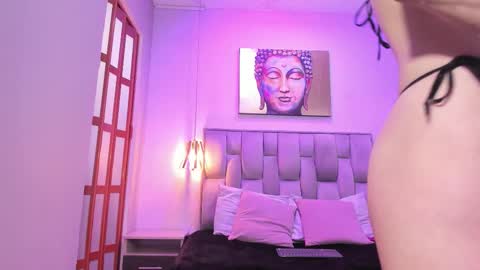 violet_storm_ online show from 12/19/25, 05:25