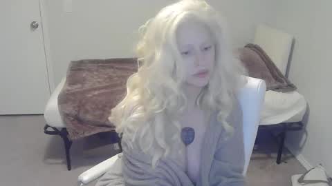Snapshot of violet_winter97 chatting on 12/08/24, 02:39 violet_winter97 online show from 12/08/24, 02:39