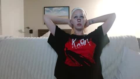 Snapshot of violet_winter97 chatting on 11/05/25, 06:35 violet_winter97 online show from 11/05/25, 06:35