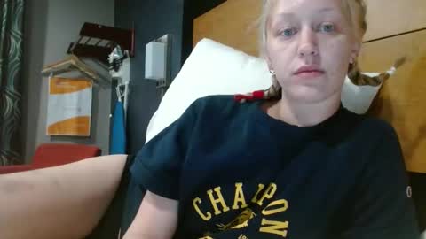 Snapshot of violet_winter97 chatting on 11/26/25, 10:49 violet_winter97 online show from 11/26/25, 10:49