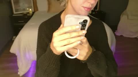violet_winter97 online show from 05/13/26, 01:41