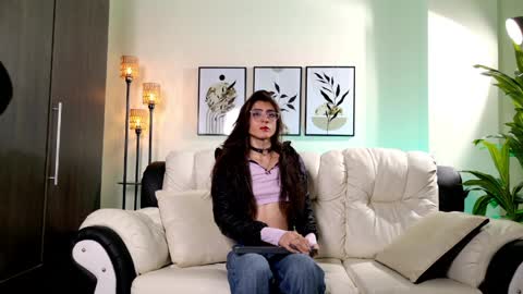 Snapshot of violeta_foxz chatting on 04/06/26, 07:15 Violeta online show from 04/06/26, 07:15