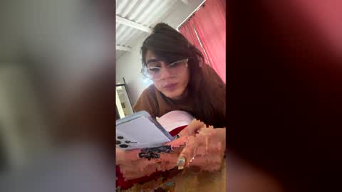 Snapshot of violeta_foxz chatting on 05/16/26, 05:56 Violeta online show from 05/16/26, 05:56