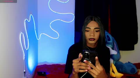 Snapshot of violeta_m_ chatting on 05/14/26, 05:14 violeta_m_ online show from 05/14/26, 05:14