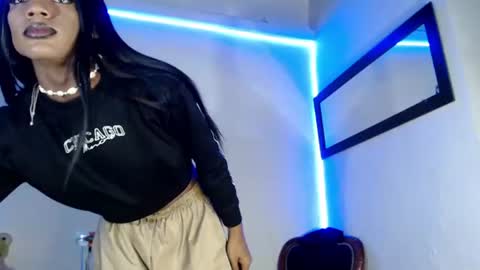 Snapshot of violeta_r_01 chatting on 06/10/26, 06:34 violeta_r_01 online show from 06/10/26, 06:34