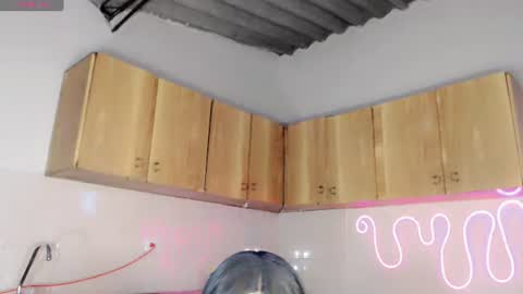 Snapshot of violeta_r_01 chatting on 06/18/26, 04:46 violeta_r_01 online show from 06/18/26, 04:46