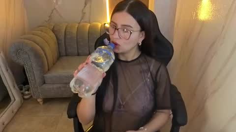 violeta_tf online show from 03/18/26, 01:47