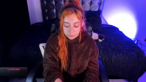 Snapshot of violetaarey chatting on 02/18/26, 04:52 Violeta Help me reach 150 thumbs up online show from 02/18/26, 04:52