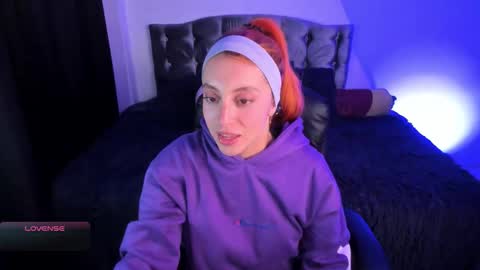 Snapshot of violetaarey chatting on 02/21/26, 03:40 Violeta Help me reach 150 thumbs up online show from 02/21/26, 03:40