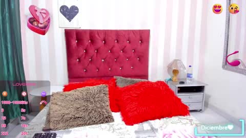 Snapshot of violetalee chatting on 12/28/24, 08:15 Jimena online show from 12/28/24, 08:15