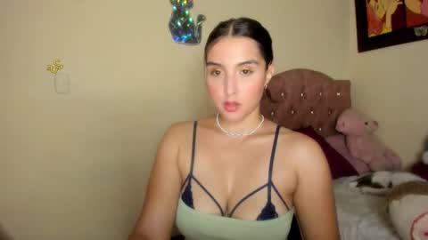 Snapshot of violetalee chatting on 09/16/25, 12:11 Jimena online show from 09/16/25, 12:11