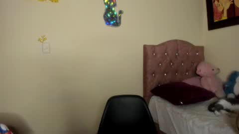 Snapshot of violetalee chatting on 09/17/25, 02:13 Jimena online show from 09/17/25, 02:13