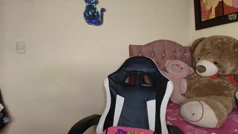 Snapshot of violetalee chatting on 12/01/25, 08:03 Jimena online show from 12/01/25, 08:03