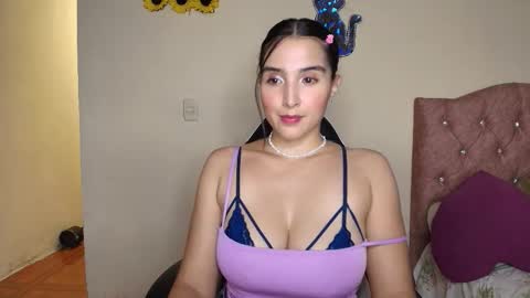 Snapshot of violetalee chatting on 01/07/26, 01:52 Jimena online show from 01/07/26, 01:52