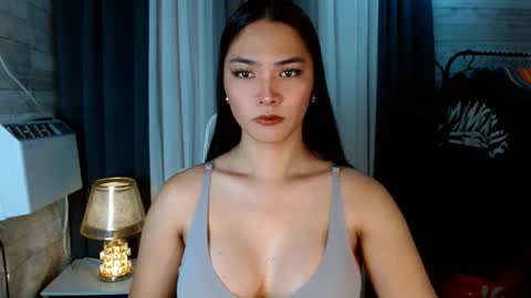 Snapshot of violetasha chatting on 10/17/25, 02:15 violet online show from 10/17/25, 02:15