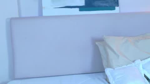 Snapshot of violetbloomm chatting on 03/31/26, 11:43 Violet online show from 03/31/26, 11:43