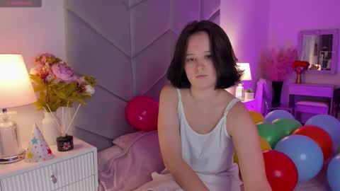 Snapshot of violetferguson chatting on 10/04/25, 11:19 Violet online show from 10/04/25, 11:19