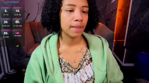 violeth_b online show from 11/19/25, 01:00