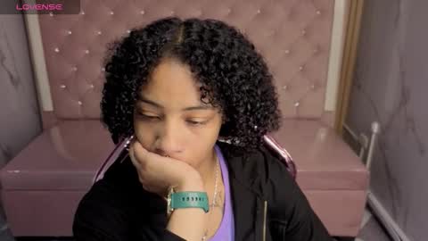 violeth_b online show from 12/17/25, 12:33