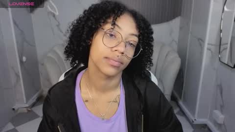 violeth_b online show from 01/19/26, 12:42