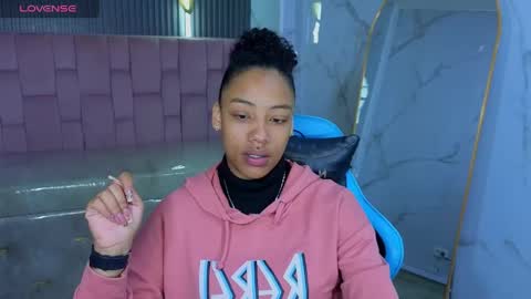 violeth_b online show from 06/08/26, 01:11