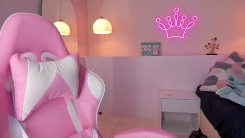 Violeth Hill online show from 02/24/25, 07:30