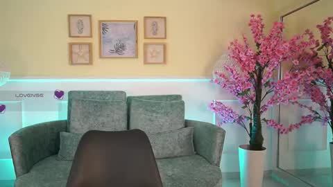 Snapshot of violetjonesx chatting on 06/04/26, 11:38 violetjonesx online show from 06/04/26, 11:38