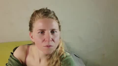 Snapshot of violetplath chatting on 06/06/26, 04:33 Violet next stream December 6 online show from 06/06/26, 04:33