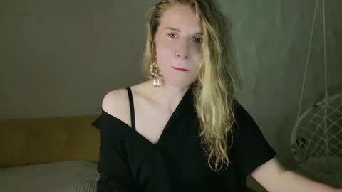 Snapshot of violetplath chatting on 06/07/26, 10:13 Violet next stream December 6 online show from 06/07/26, 10:13